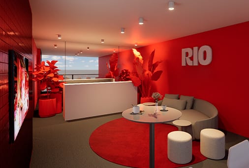 Espaço corporativo com mesas e vista para o desfile
